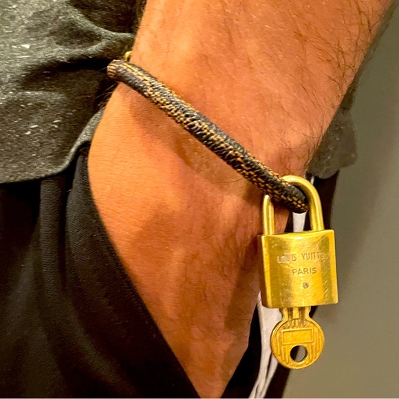 Rare LV 200 series padlock - Picture 1 of 3